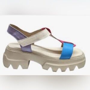* NWOT*Unity In Diversity | Festa 26 Sandals